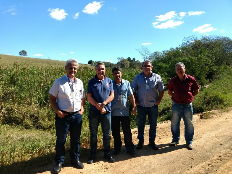 VEREADORES EM VISITA TÉCNICA NO RIBEIRÃO SALTINHO E DESTA VEZ COM A SANEPAR.